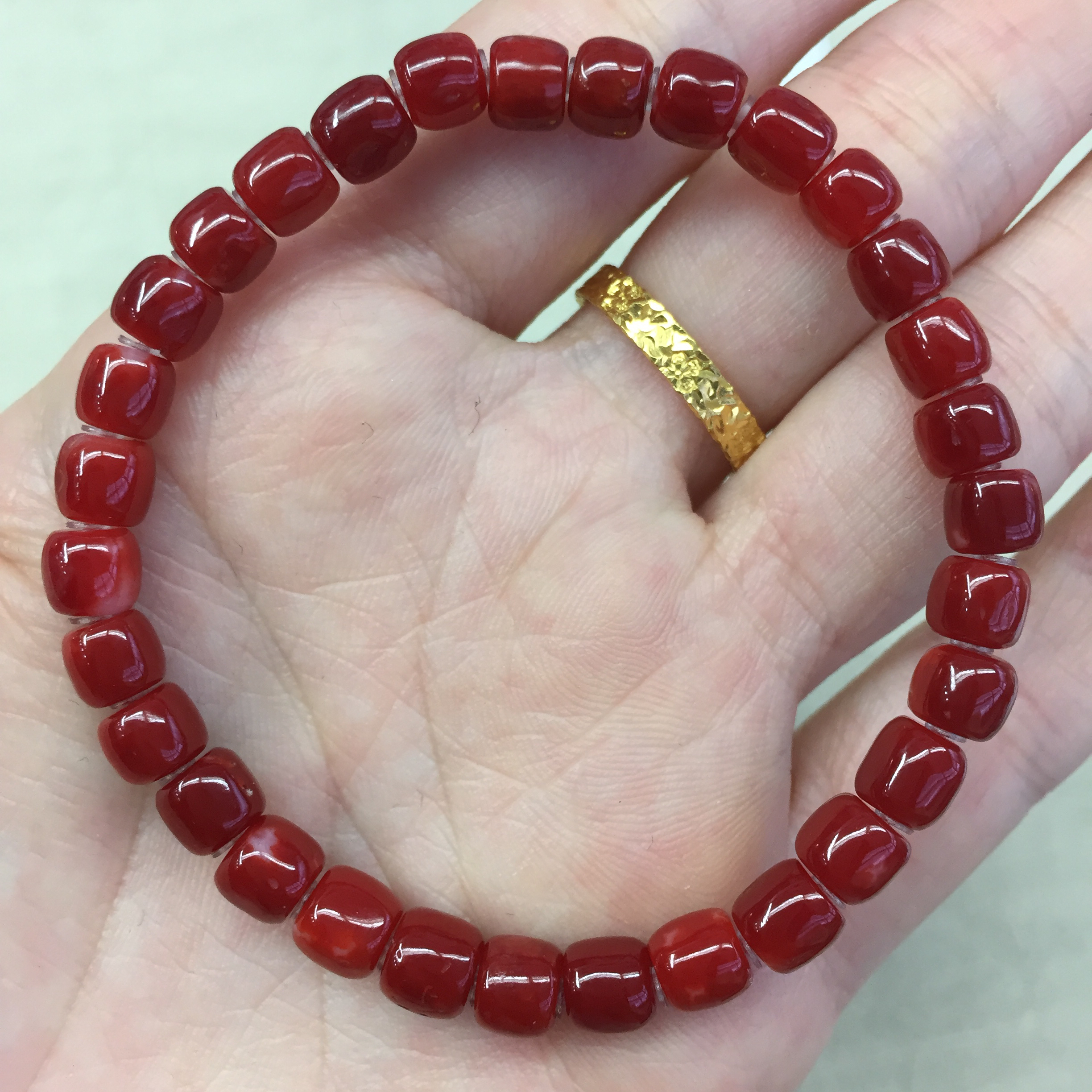 日本阿卡红珊瑚老型牛血桶珠手串5.3-5.9mm