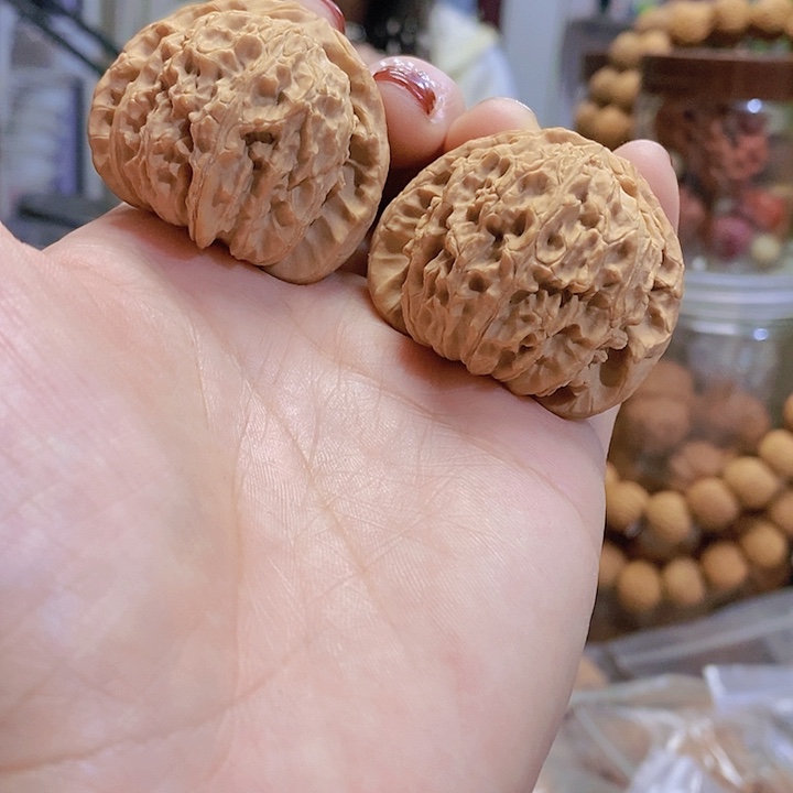 【闪购商品】文玩核桃把件40.5闷白