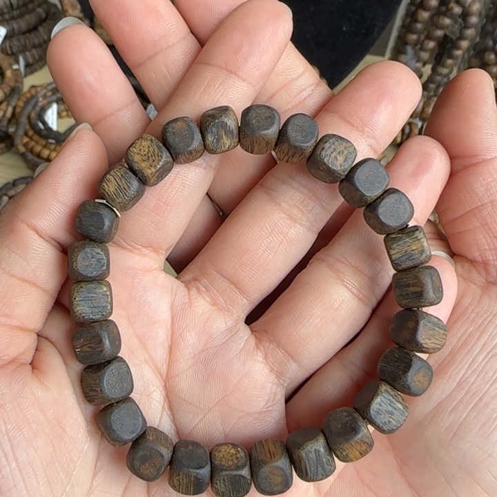 沉香手串浮沉张勺子多样性发货一条卡8-10的