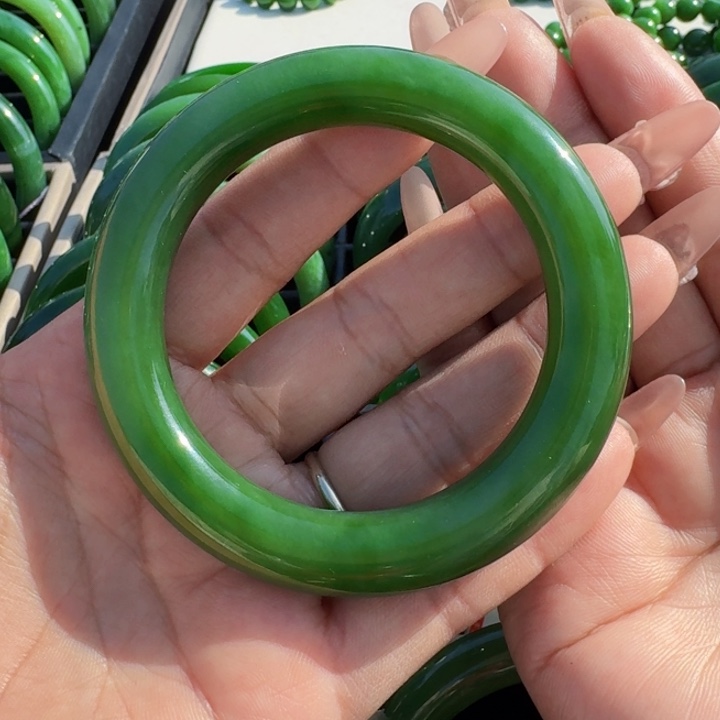 和田玉（碧玉）手镯未镶嵌领*
