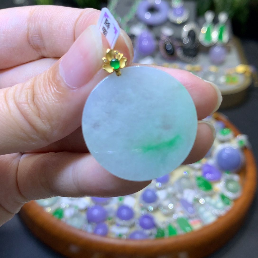 颈饰18K金镶嵌翡翠