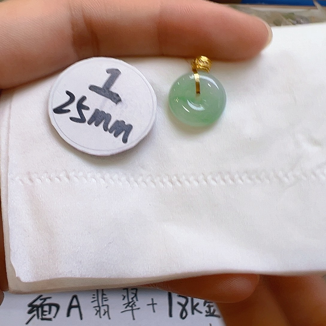 翡翠颈饰18K金镶嵌翡翠