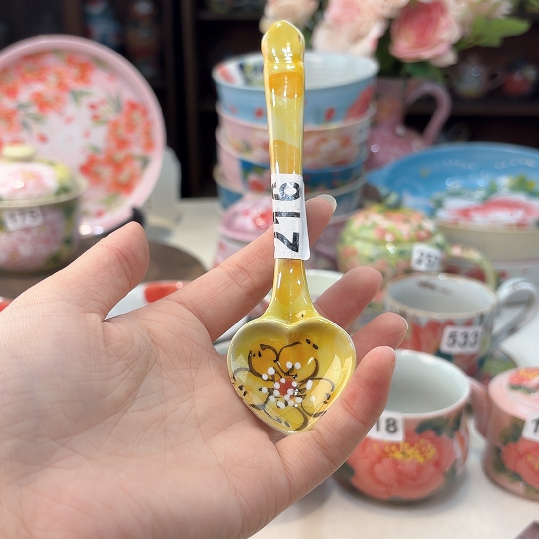 瓷片兔兔好可爱啊我