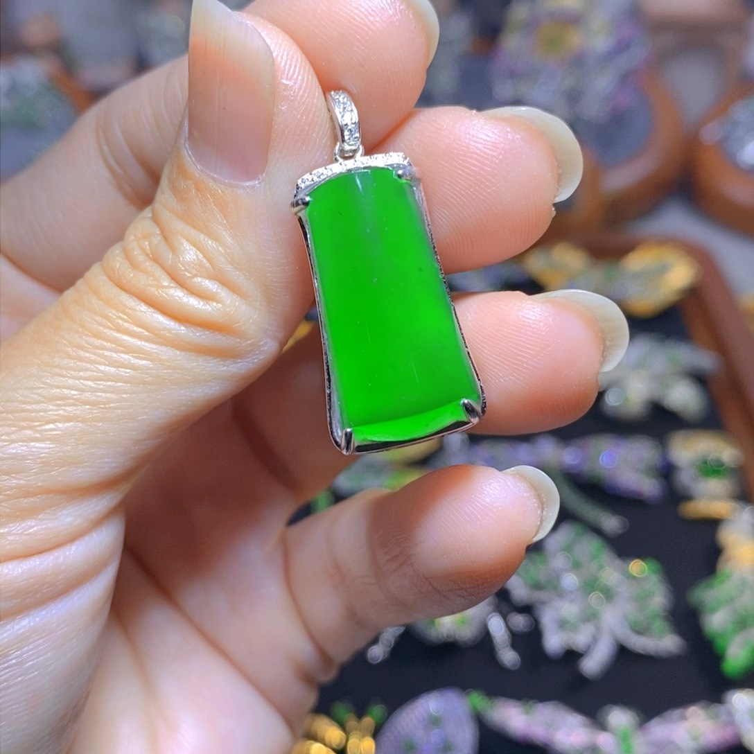 翡翠颈饰银S925镶嵌天然翡翠