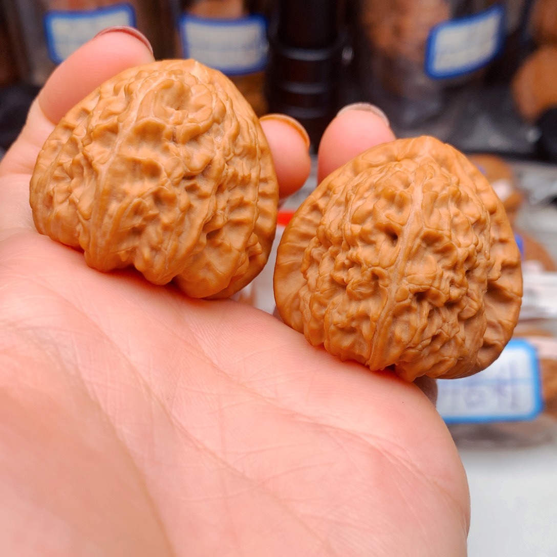 文玩核桃吊坠38.5三角白