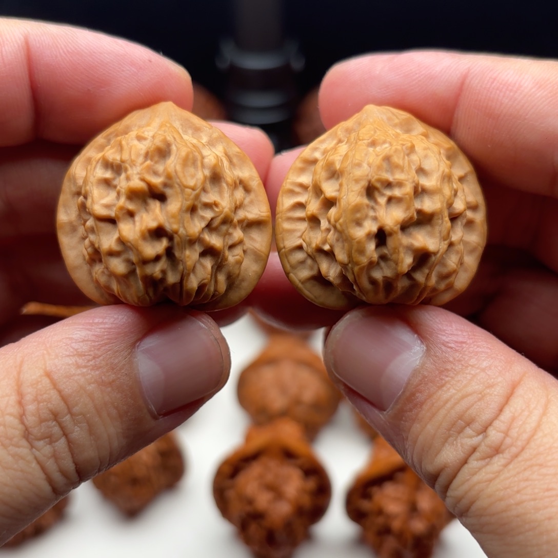 文玩核桃吊坠仙桃狮子头