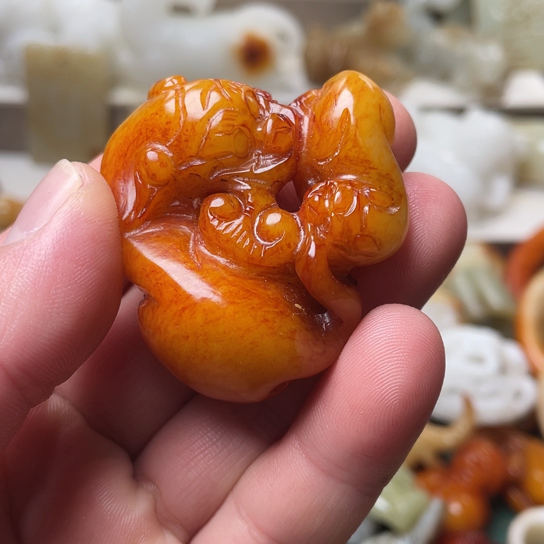 好***安和田玉未镶嵌颈饰