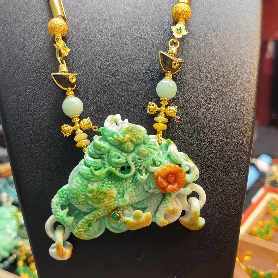 翡翠未镶嵌吊坠(赠链)炸