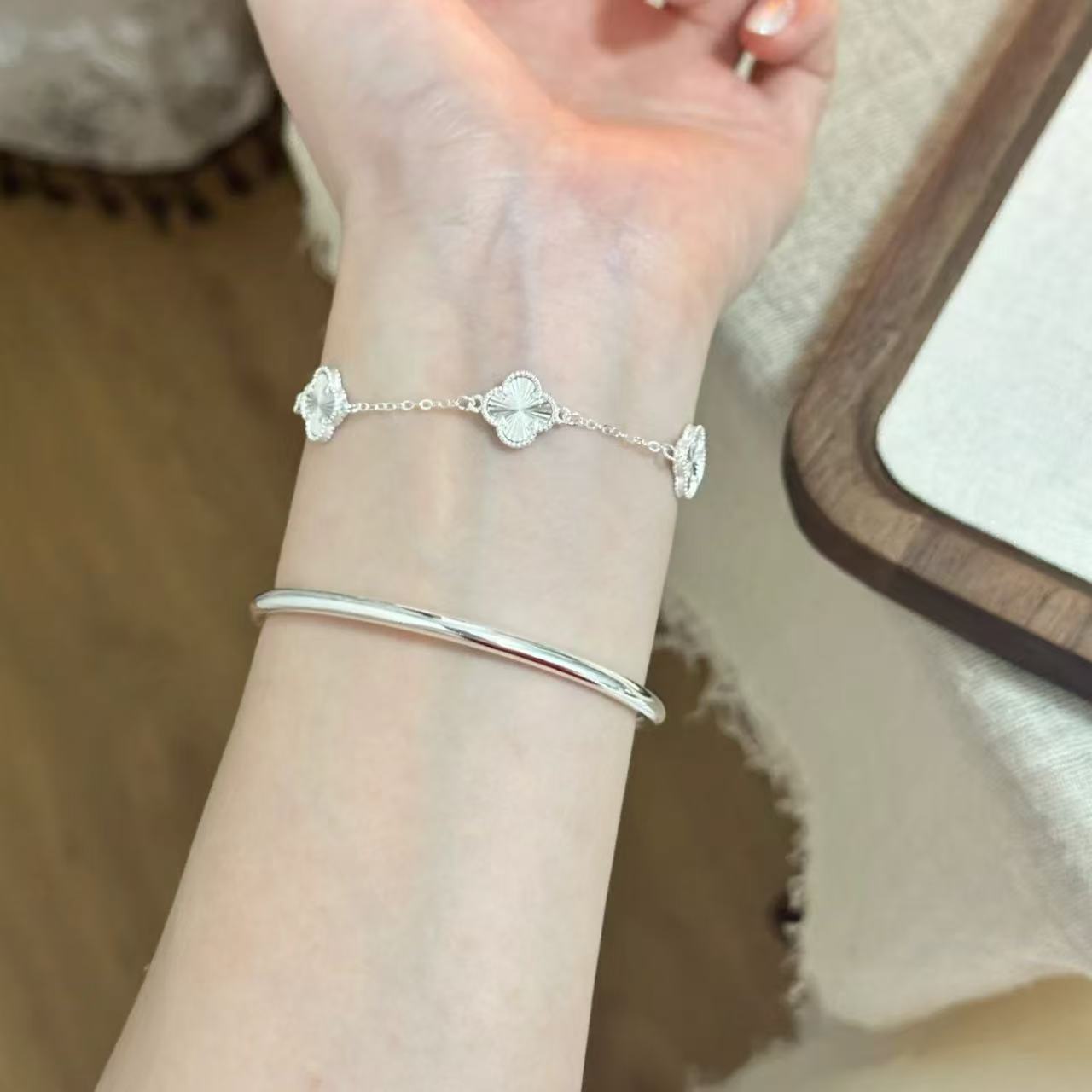 通体  999足银同款 K335镭射送925手镯/四叶草手链