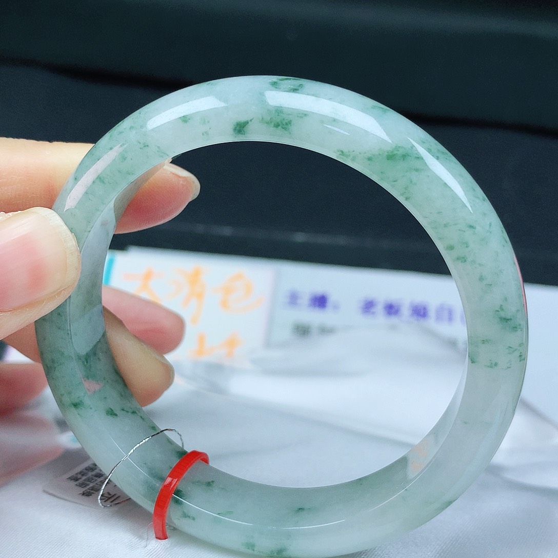 翡翠手镯未镶嵌59圈