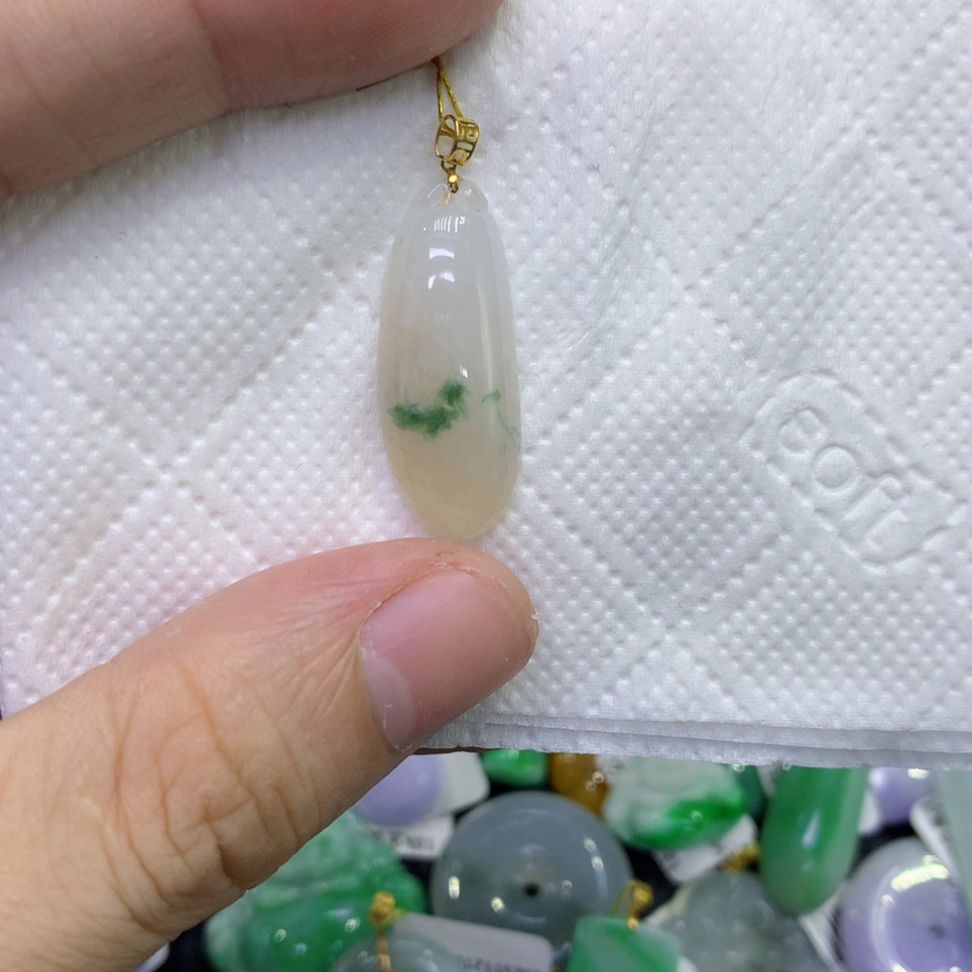 颈饰18K金镶嵌翡翠