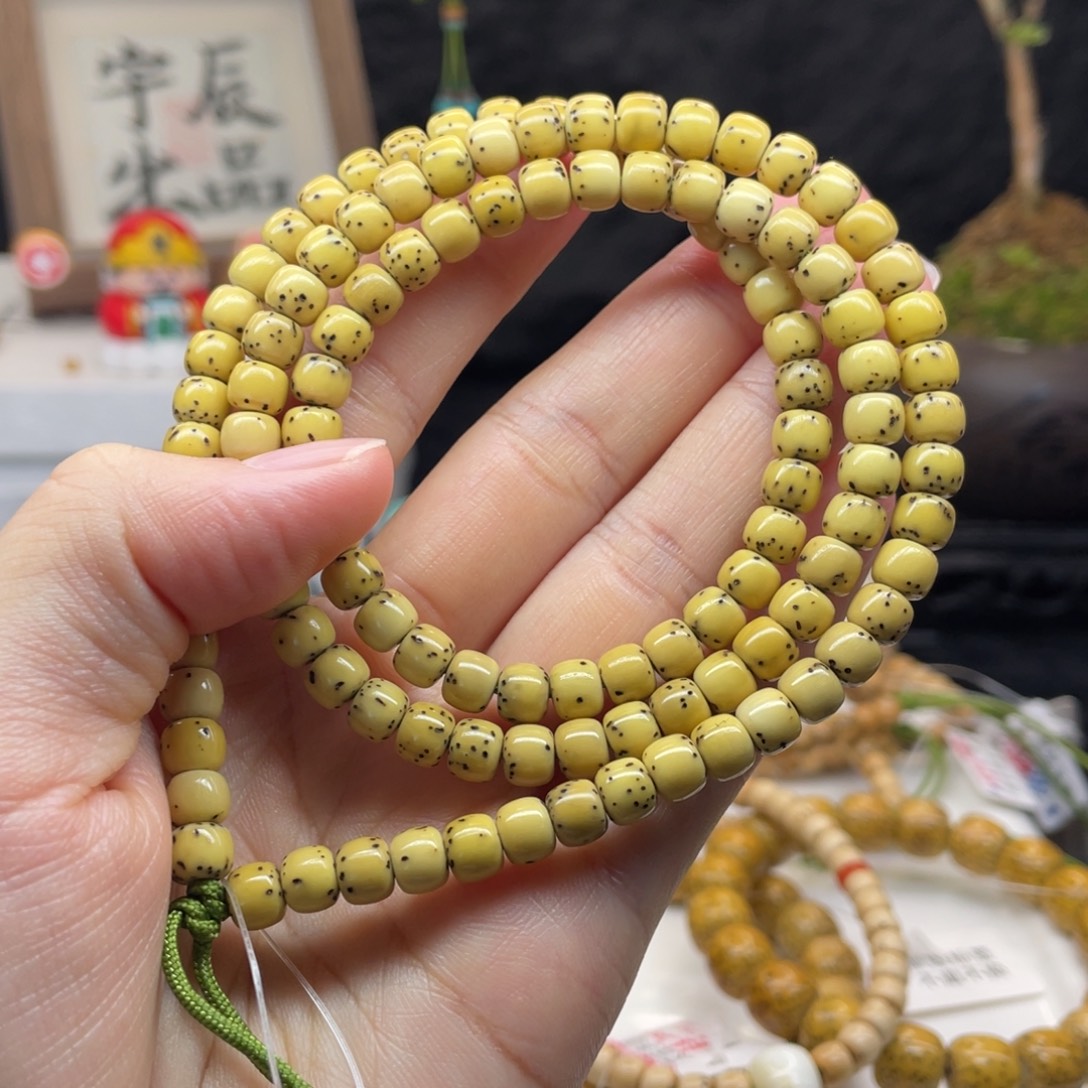 星月菩提手串0006数星星石玉瓷白老型