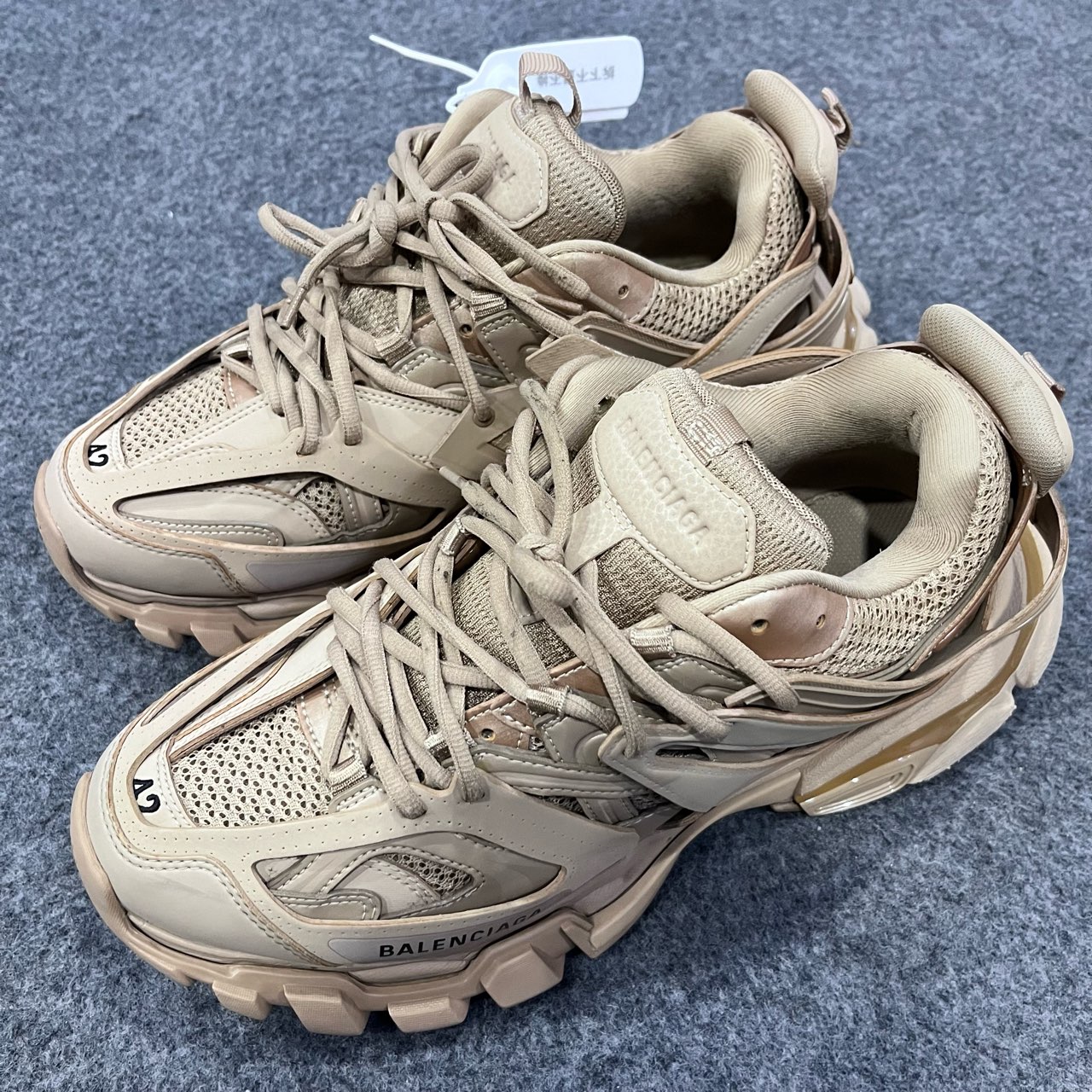95新 Balenciaga/巴黎世家 Balenciaga 巴黎世家奶茶 42码 WW1210
