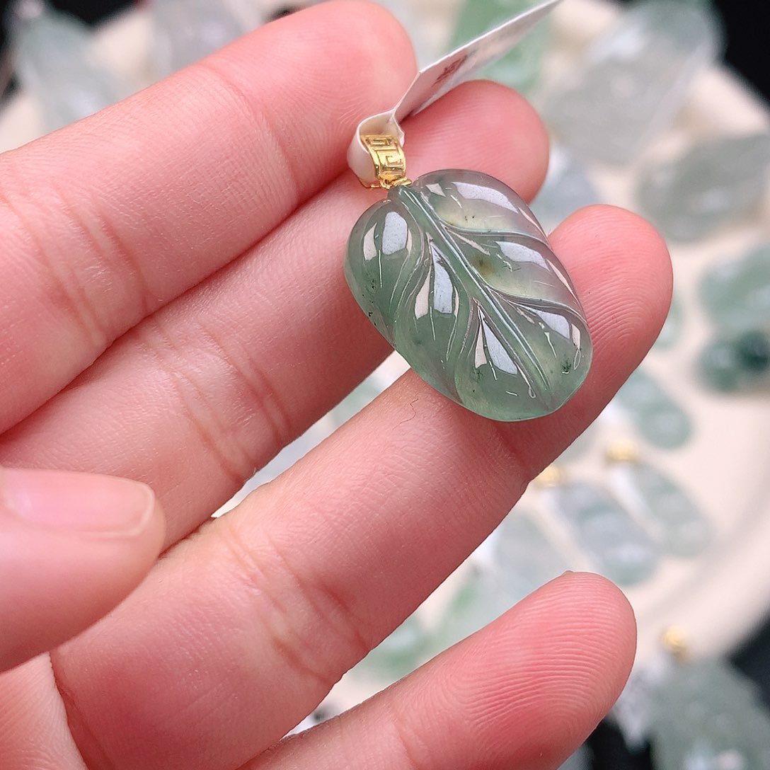 翡翠颈饰18K金镶嵌冰胶绿叶子