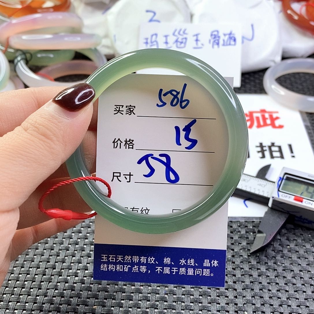 手镯玛瑙/玉髓未镶嵌586