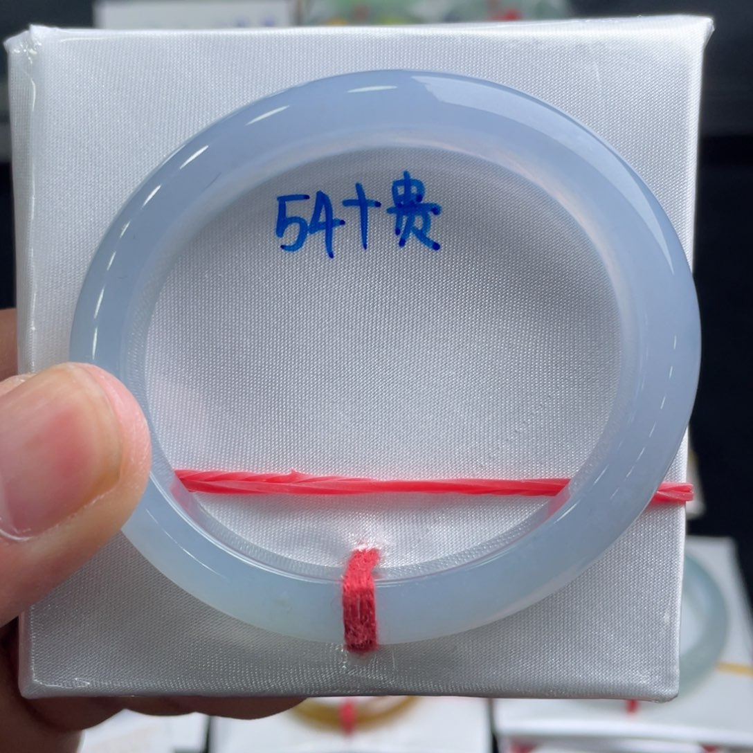 翡翠手镯未镶嵌翡翠手镯