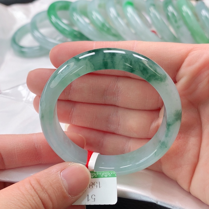 翡翠手镯未镶嵌缅甸A货翡翠手镯