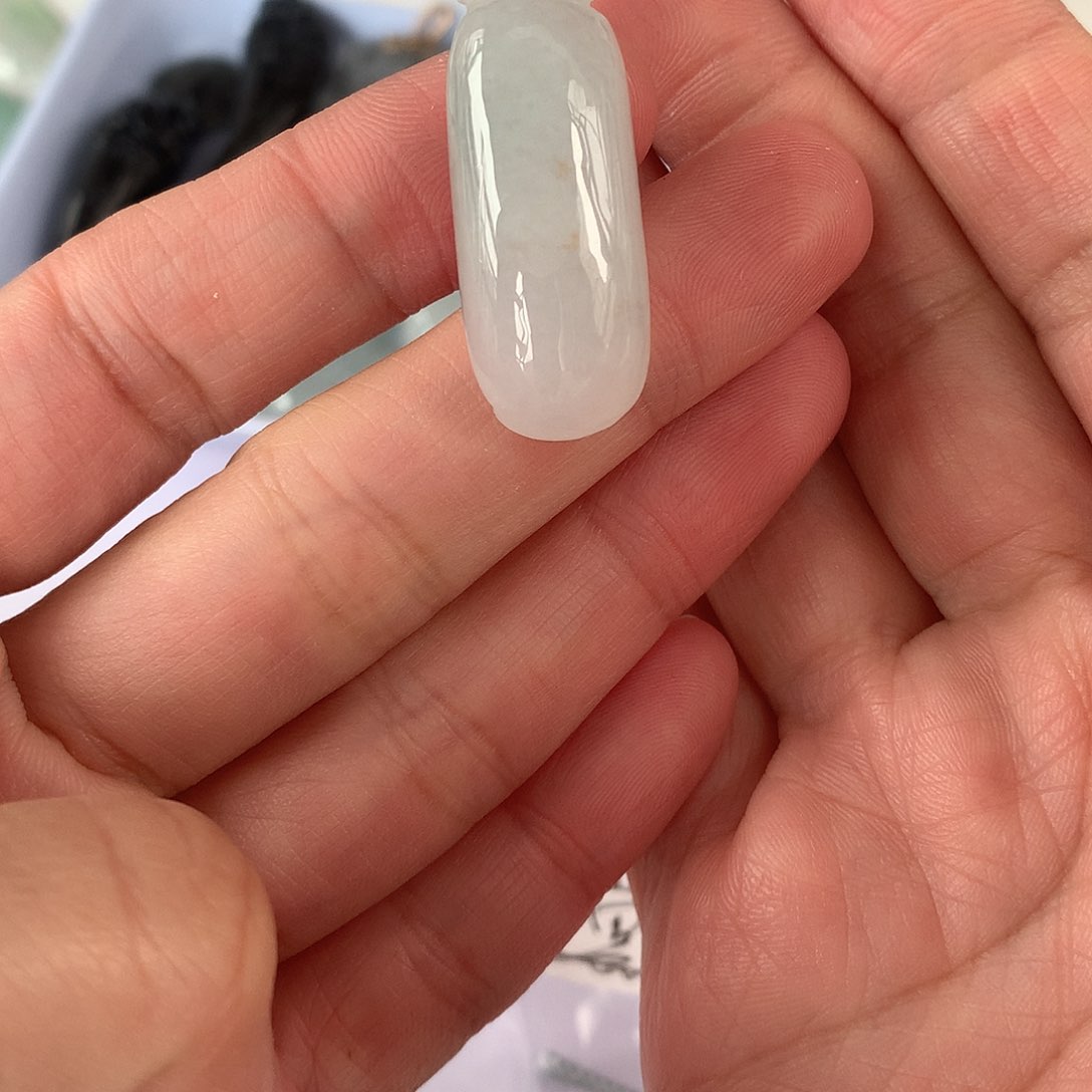 翡翠颈饰未镶嵌陈*瓜