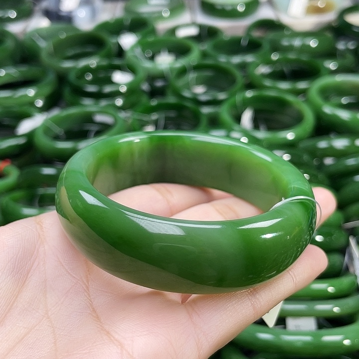 未镶嵌手镯和田玉（碧玉）