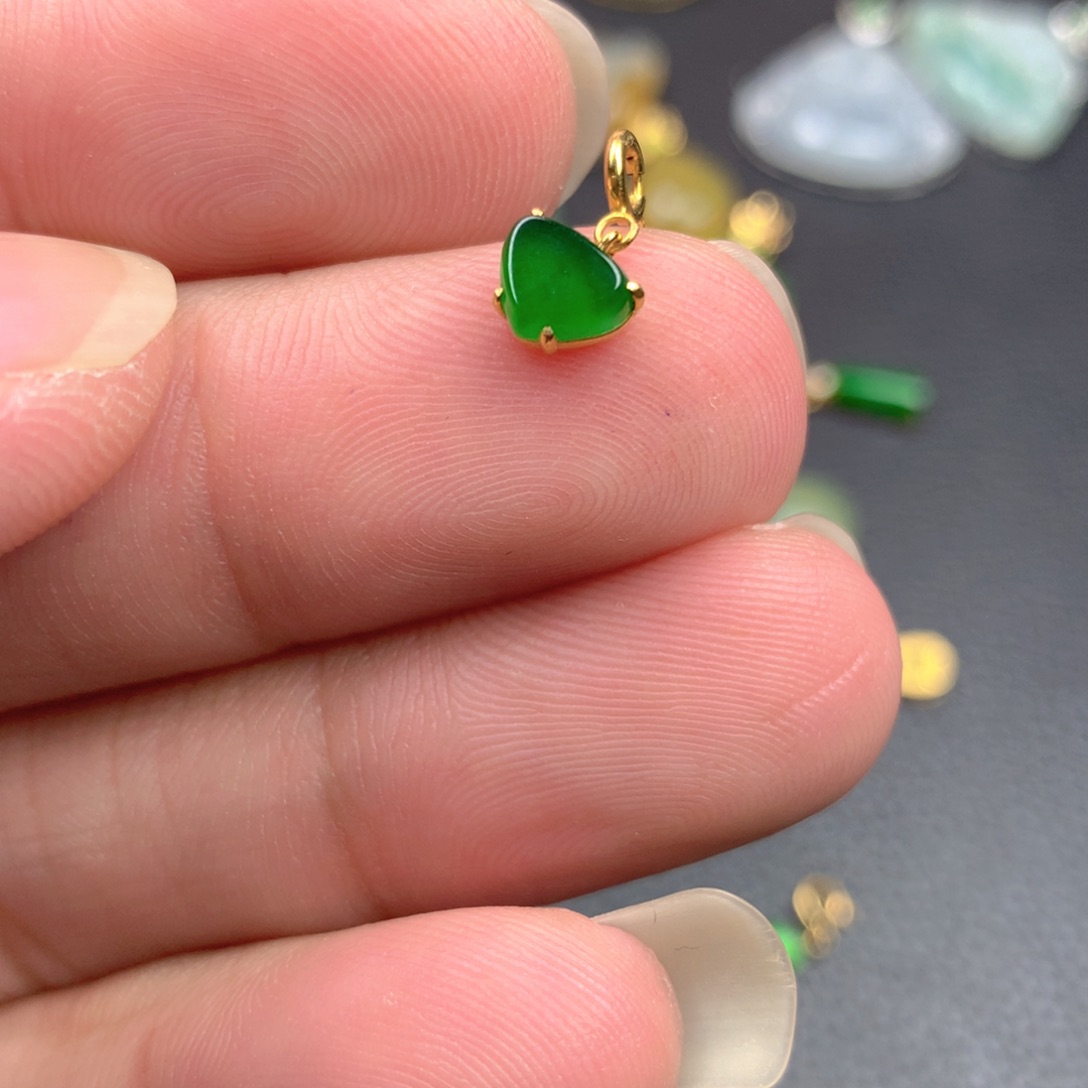 【闪购商品】翡翠18K金镶嵌颈饰翡翠