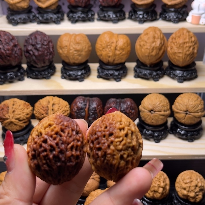 文玩核桃吊坠11w水龙纹绣球37尺