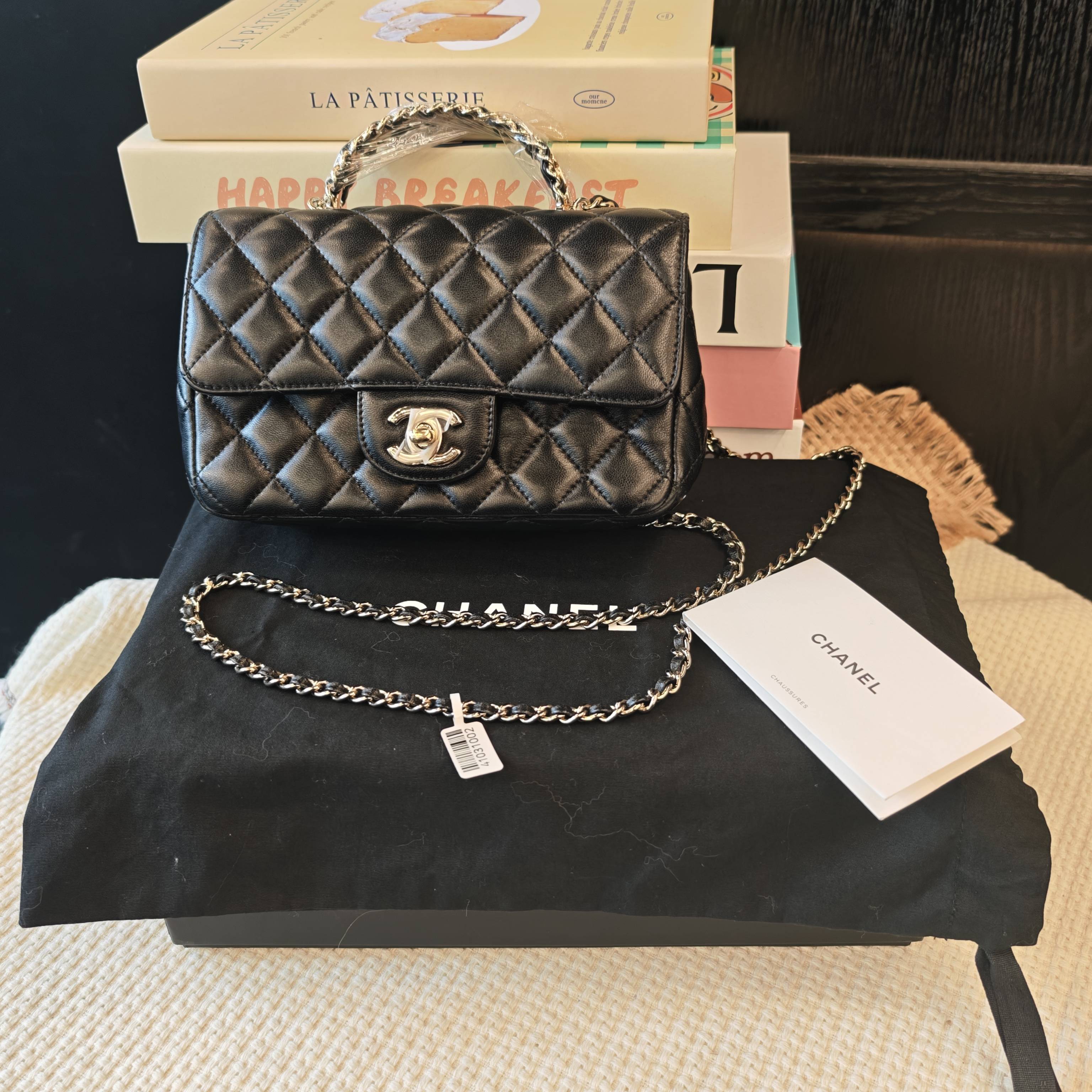 99新 Chanel/香奈儿 香ClassicFlap23A黑金水钻手柄大Mini芯片款