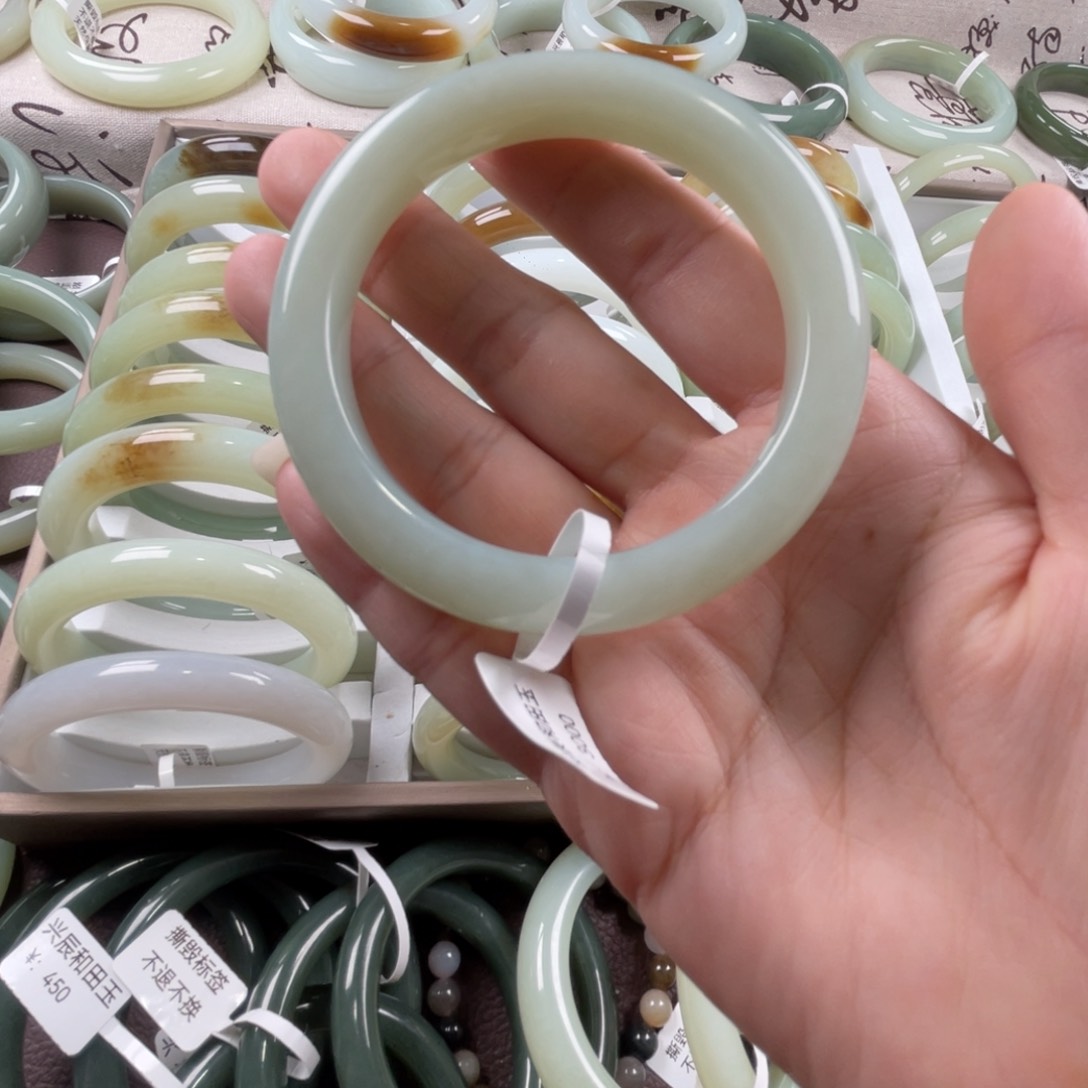 和田玉手镯未镶嵌