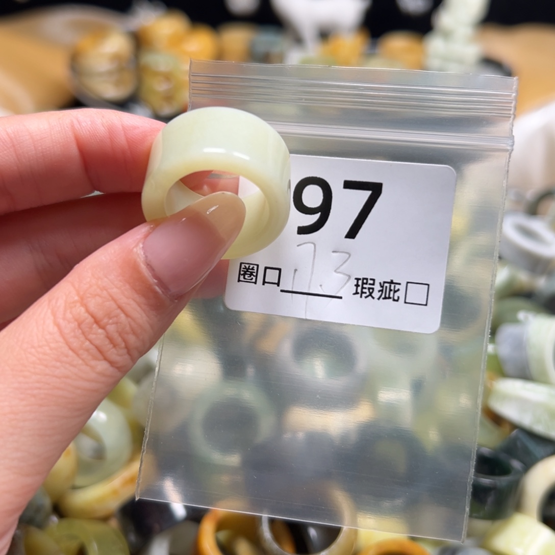 凡***_蛇纹石玉未镶嵌戒指