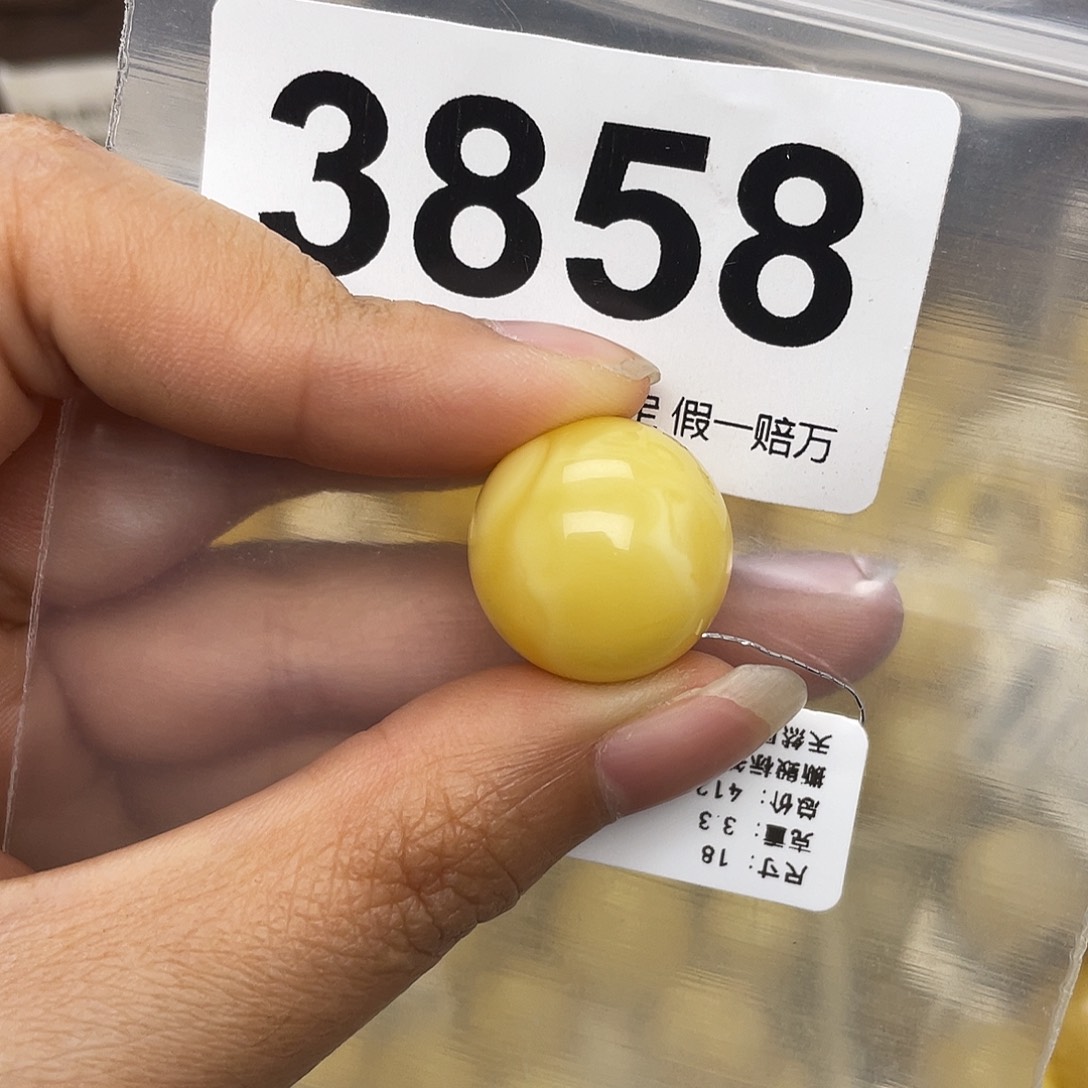 刘****蜜蜡未镶嵌珠宝奇石18