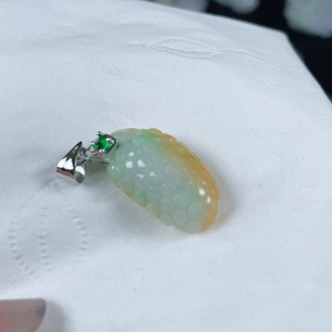 翡翠未镶嵌颈饰翡翠