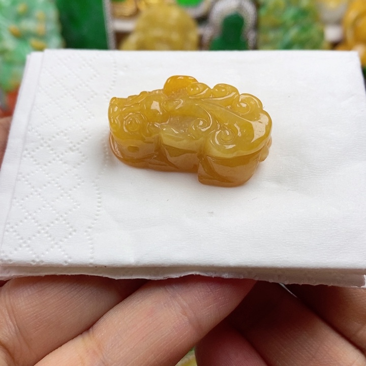 翡翠未镶嵌吊坠(赠链)