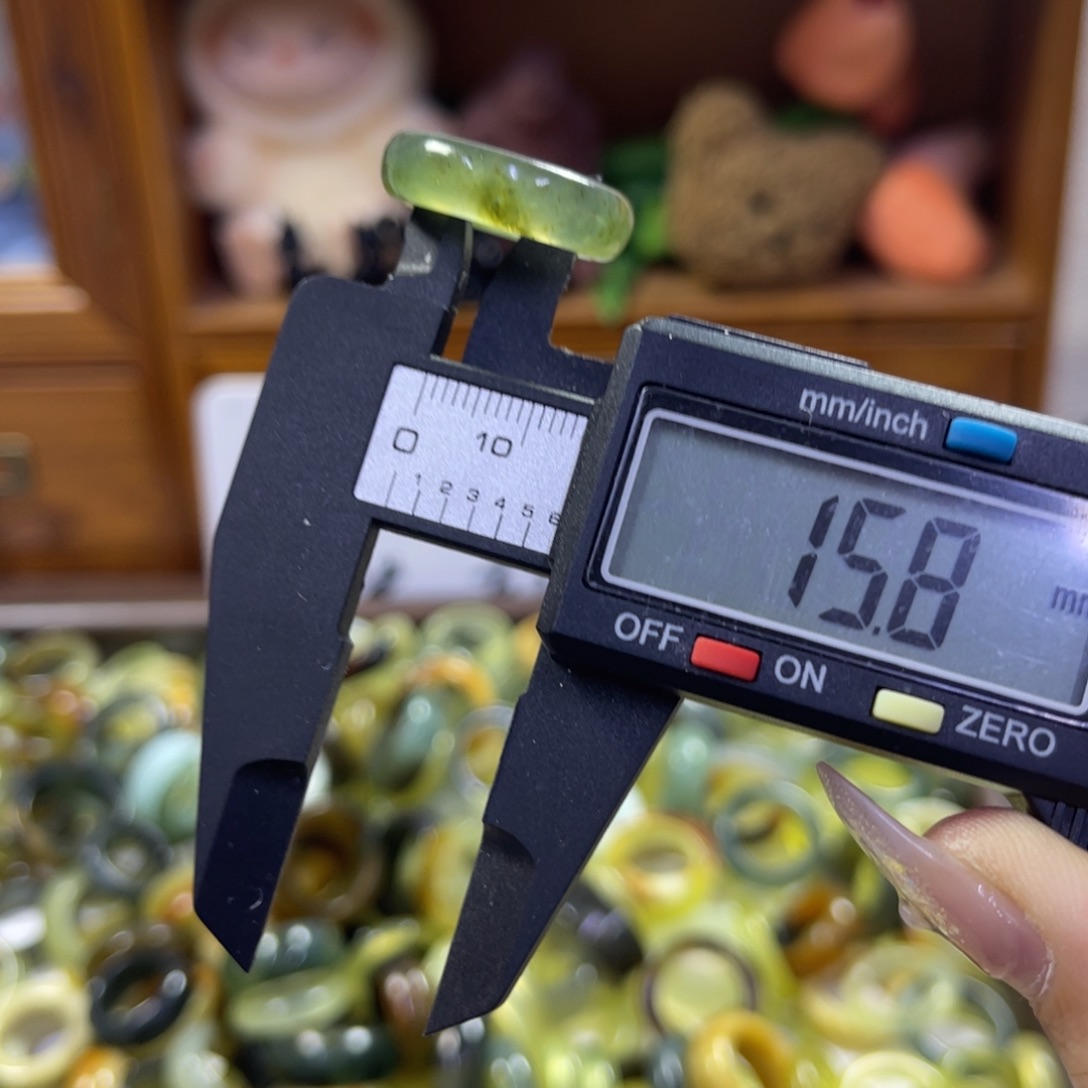 蛇纹石玉未镶嵌手镯94