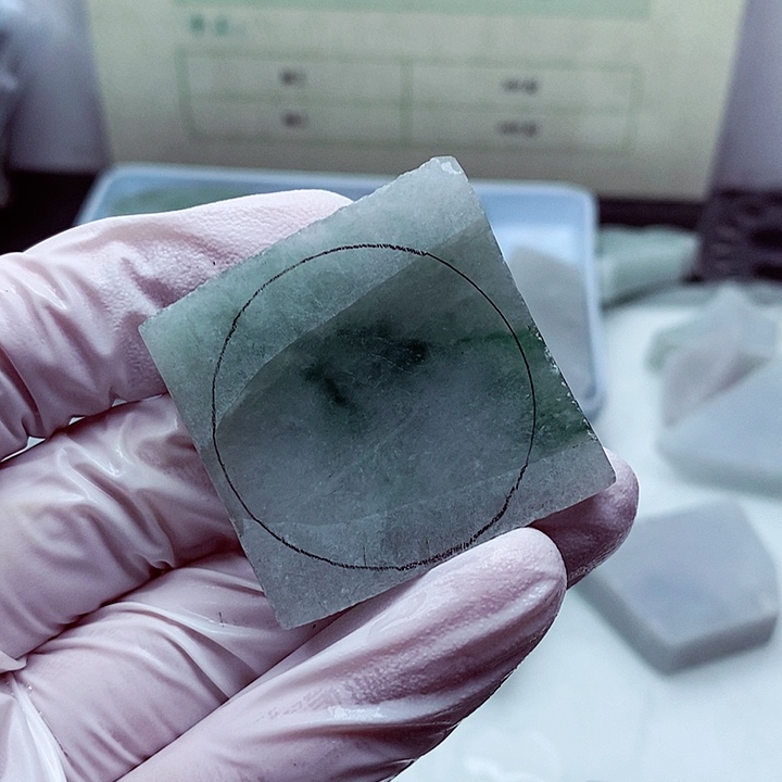 翡翠颈饰未镶嵌缅甸翡翠A货边角