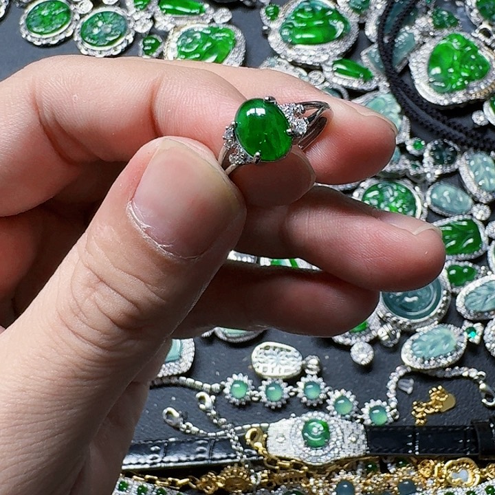 翡翠颈饰未镶嵌天然A货翡翠放漏