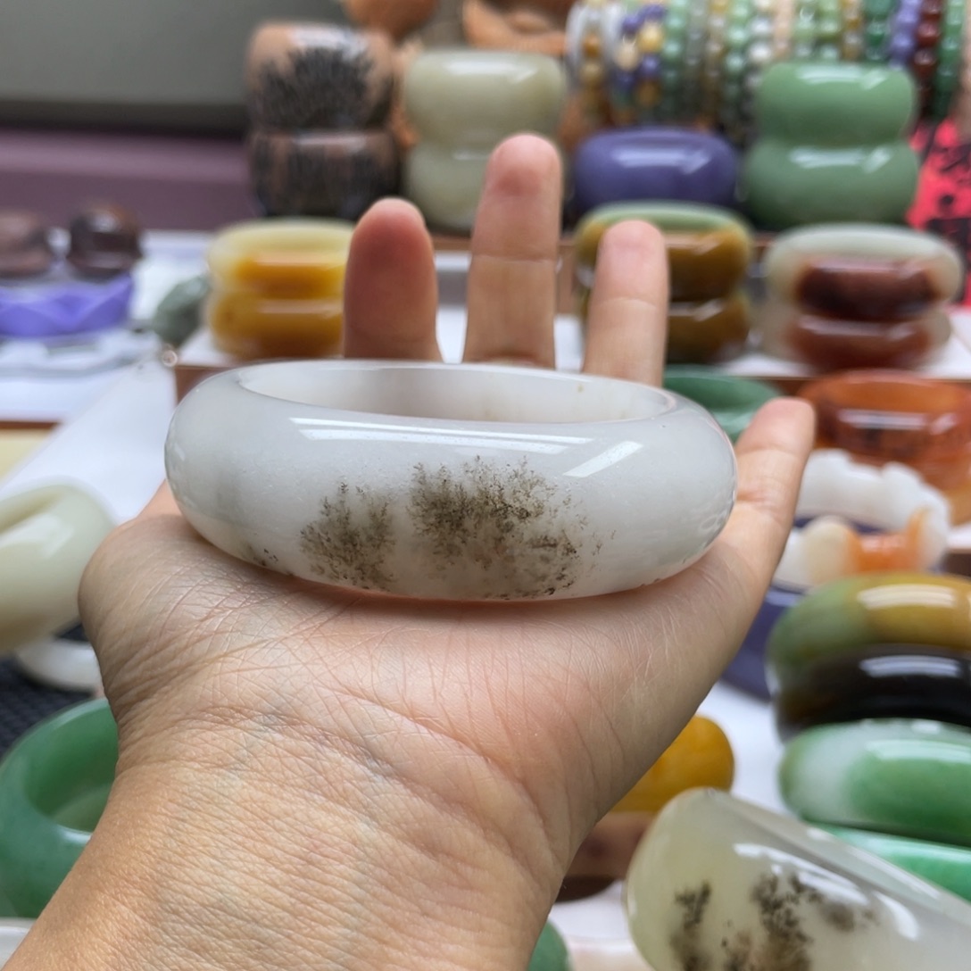 南***佛石英岩玉未镶嵌手镯