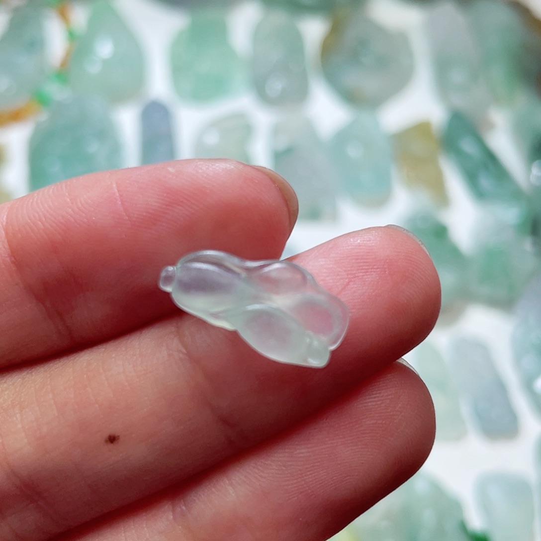 定制翡翠未镶嵌冰白菜