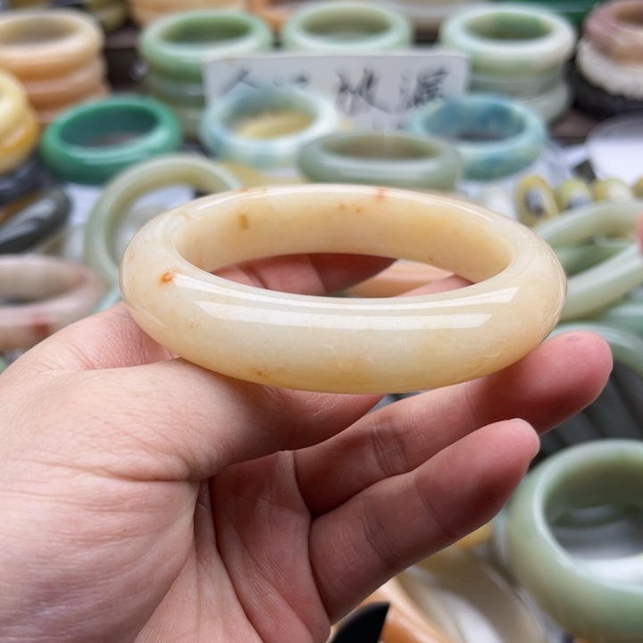 石英质玉手镯未镶嵌