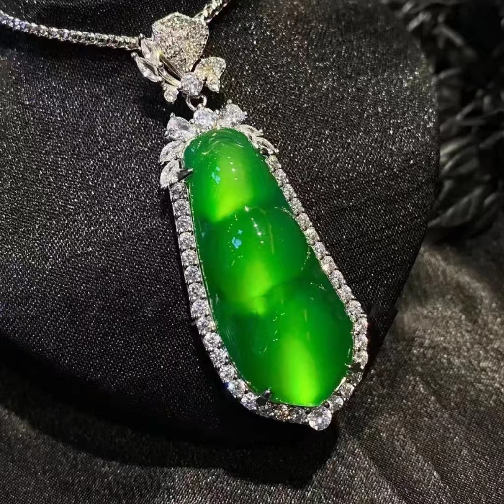 【 正品保真 美灿珠宝】四季豆玉吊坠纯天然满绿（证书+礼盒）QA28833