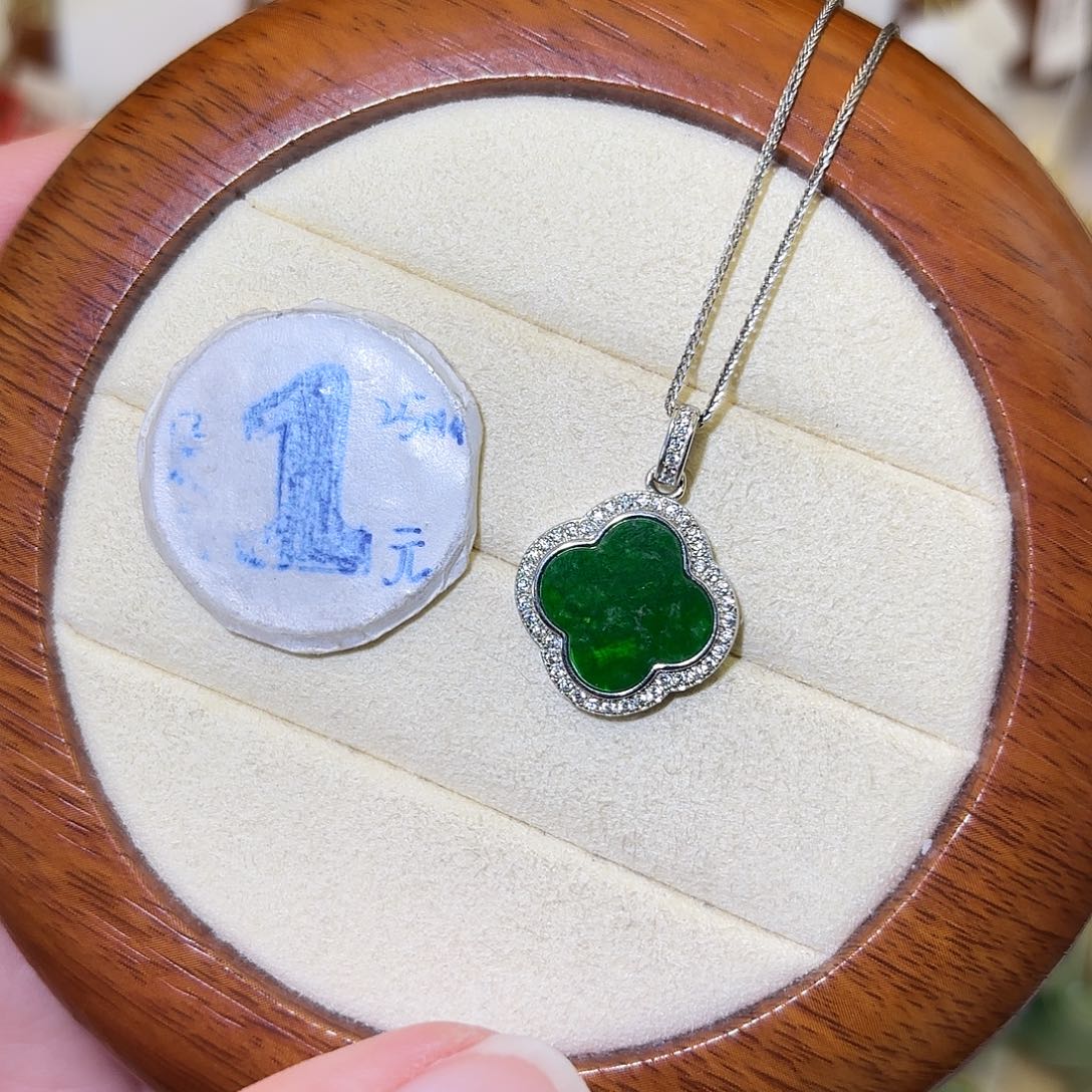 C***.翡翠银S925镶嵌颈饰四叶草