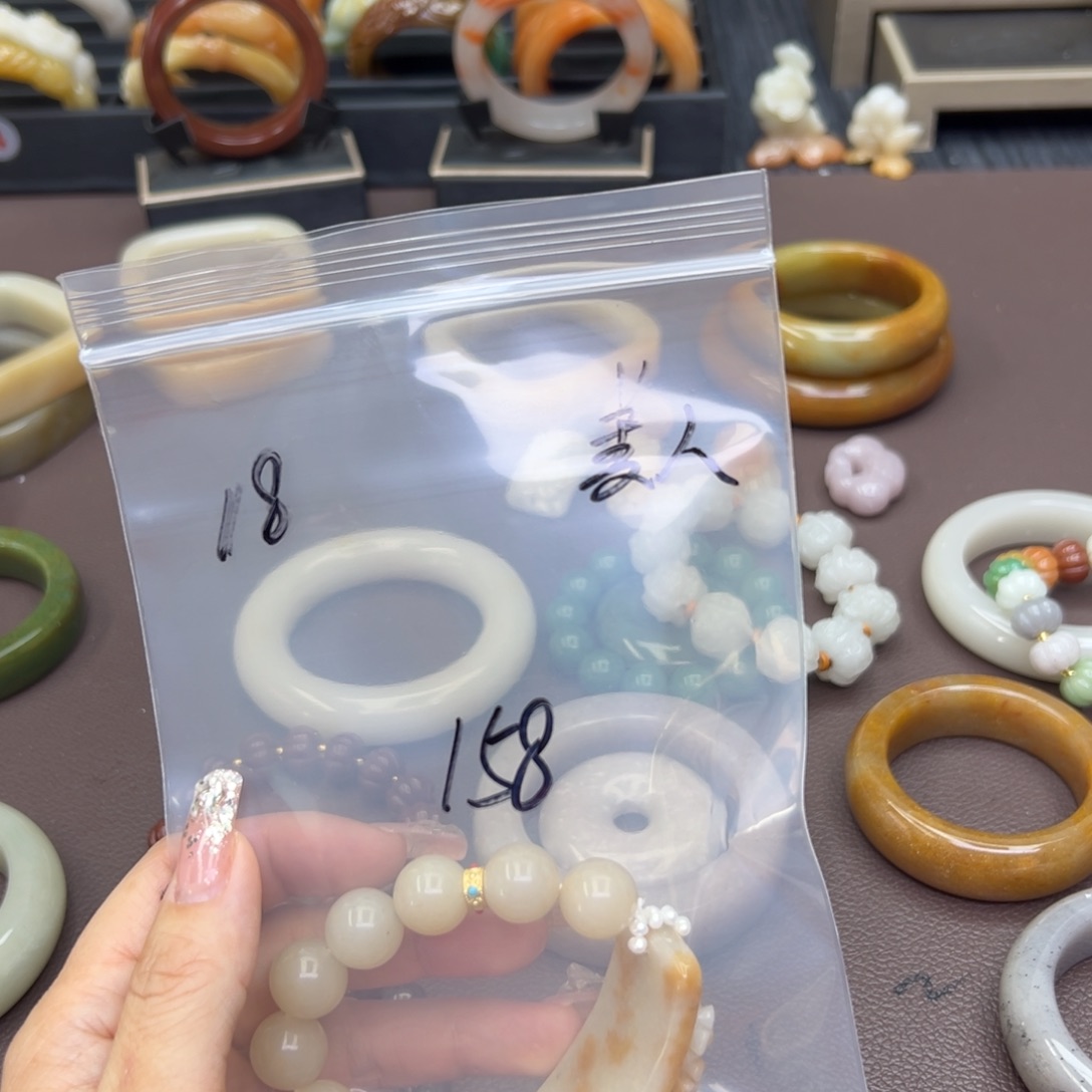 石英质玉手镯未镶嵌美**斯