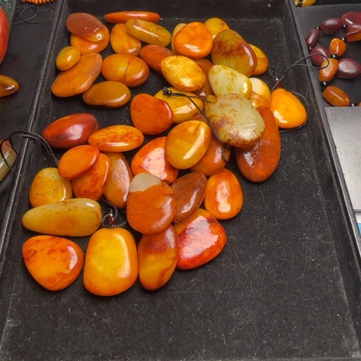 M***朱和田玉未镶嵌颈饰