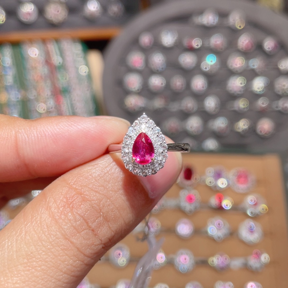 红宝石戒指18K金镶嵌0.79ct 无烧