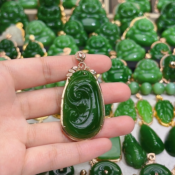 和田玉（碧玉）颈饰18K金镶嵌