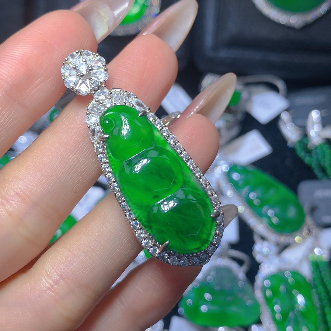 翡翠颈饰银S925镶嵌翡翠