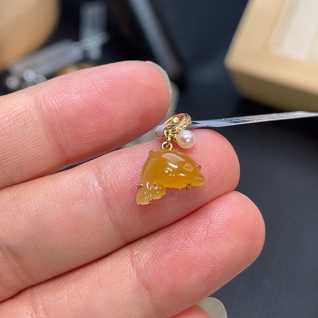 翡翠18K金镶嵌吊坠(不含链)小海豚滴溜万能扣