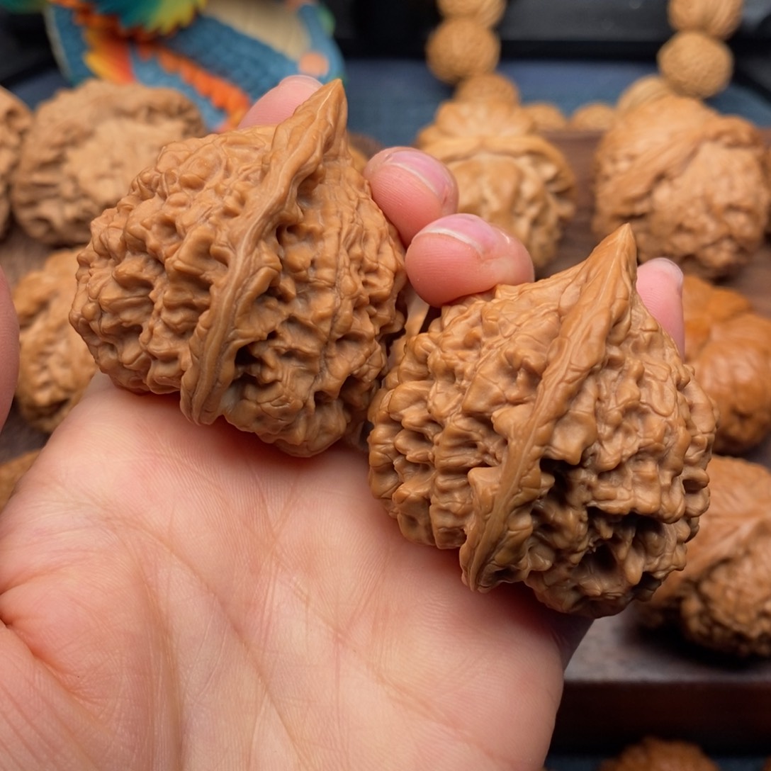 文玩核桃把件45全品，老树原桩麒麟官帽