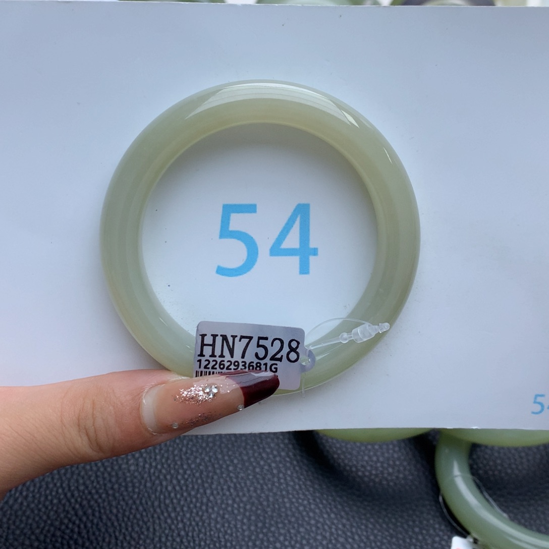 和田玉手镯未镶嵌苞**糊