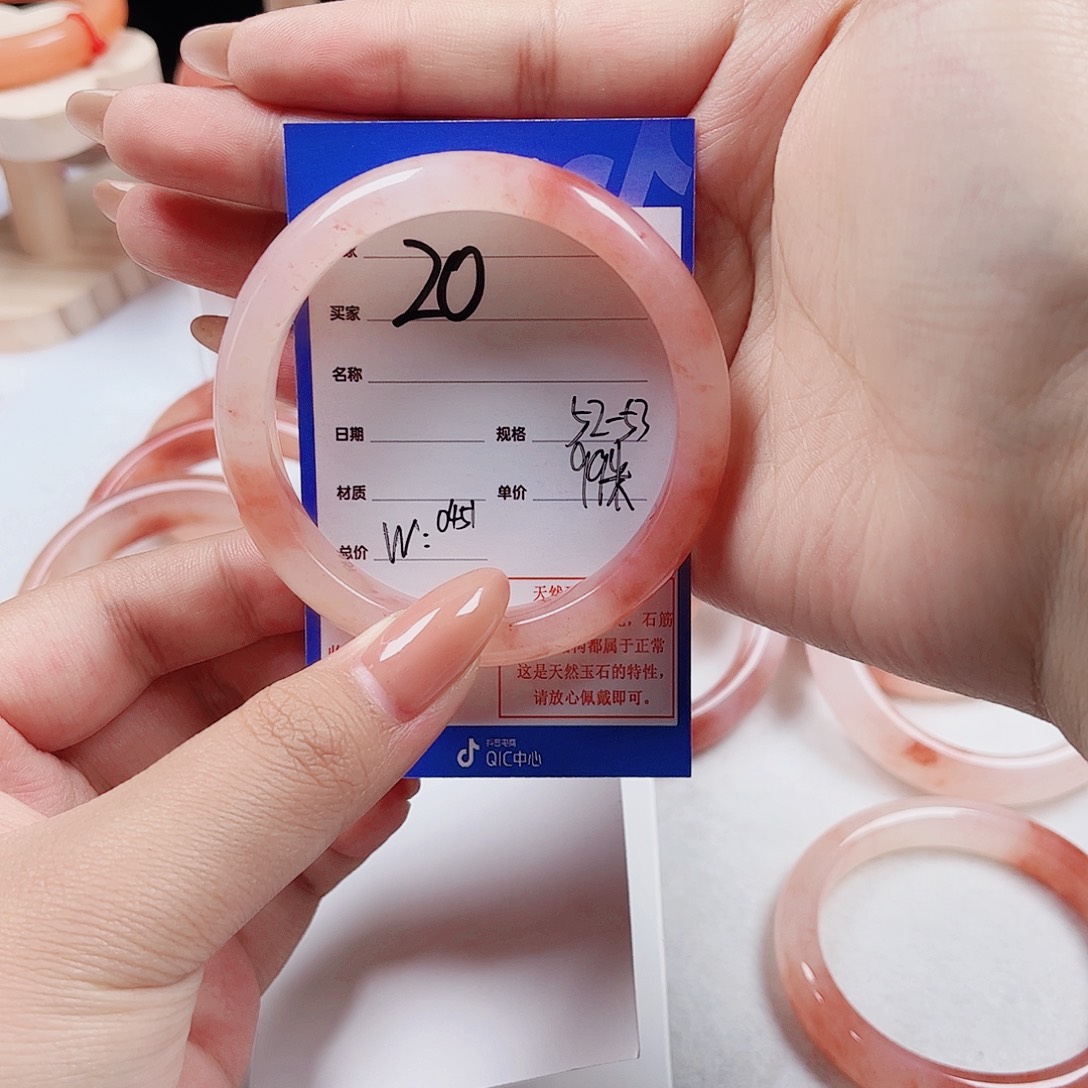 W***¹石英质玉未镶嵌手镯