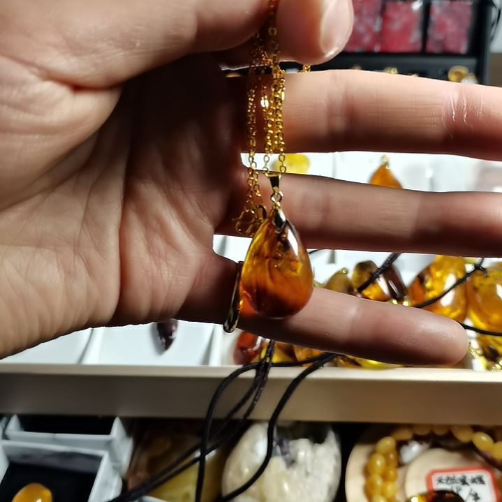 绿珀裸石未镶嵌琥珀吊坠