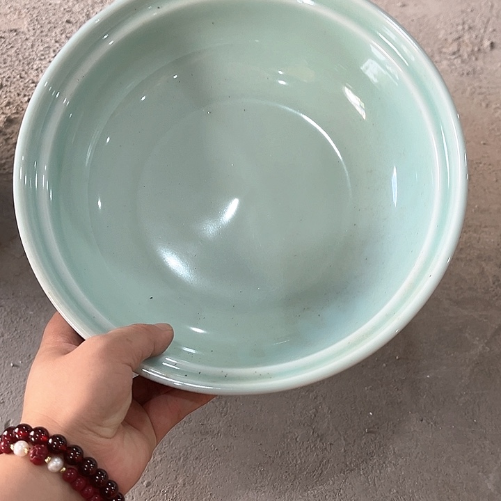 瓷片青瓷护边汤碗一个，10英寸，微瑕包邮